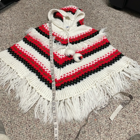 Vintage knit fringed poncho with hood - Picture 5 of 6
